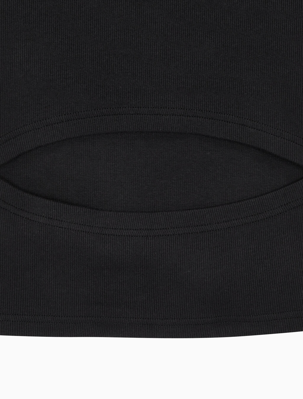 Buy 여성 컷아웃 립 탑 in color BLACK