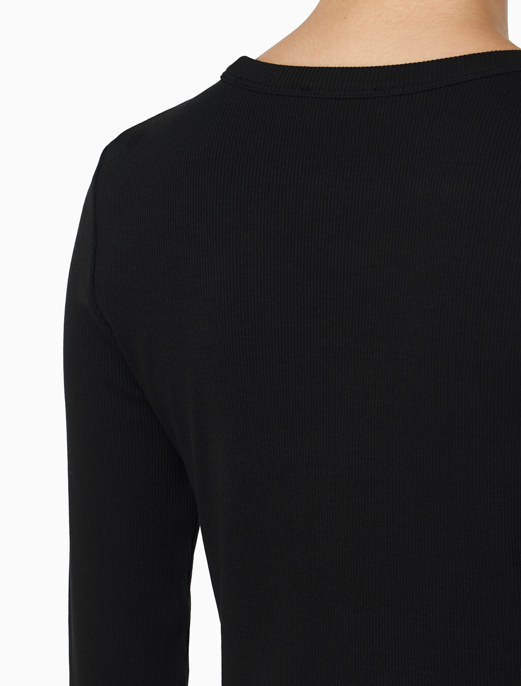 Buy 여성 우븐라벨 크루넥 롱슬리브 탑 in color BLACK