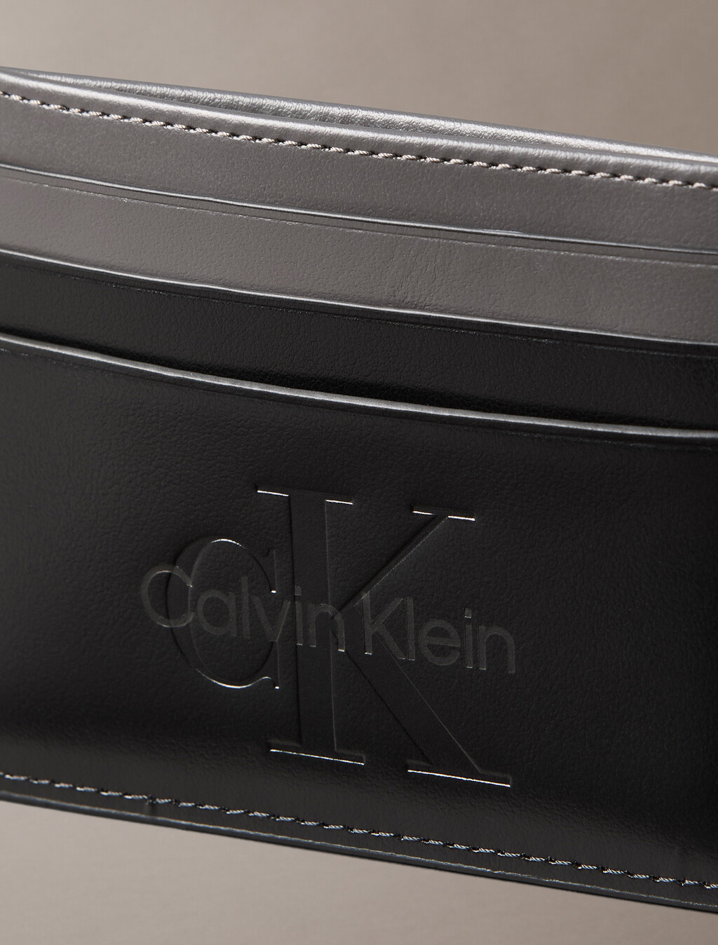 Buy 남성 볼드 로고 카드 케이스 in color BLACK