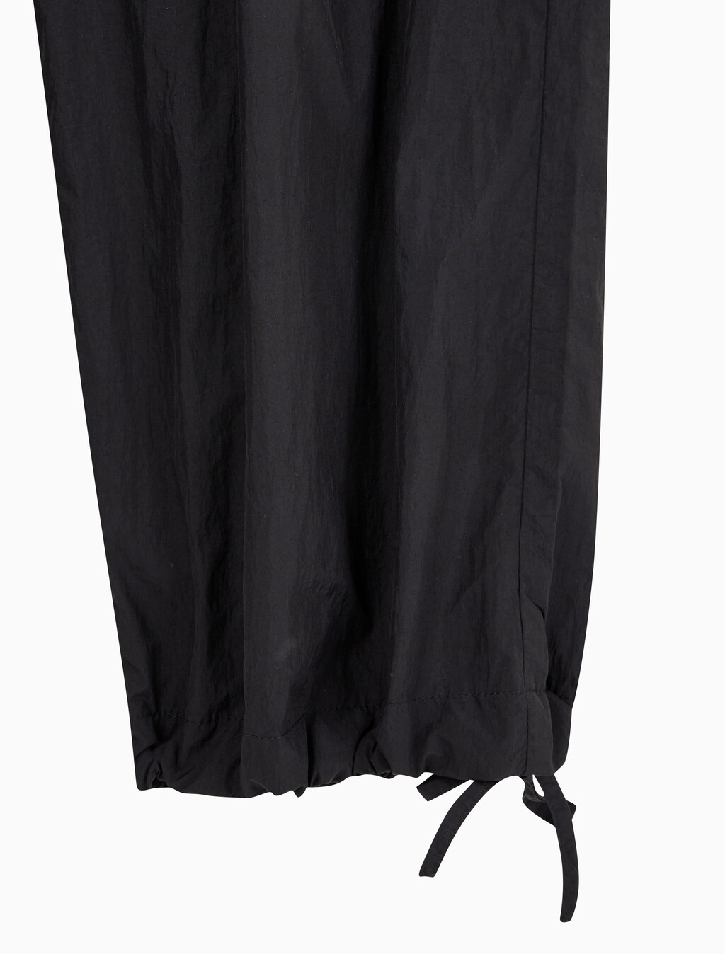 Buy 여성 루즈 카고팬츠 in color CK BLACK