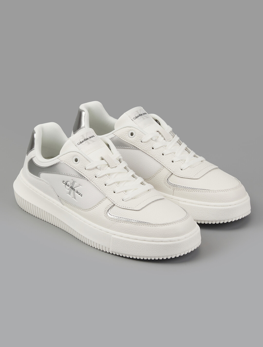 Buy 남성 말모 메타 스니커즈 in color WHITE/SILVER