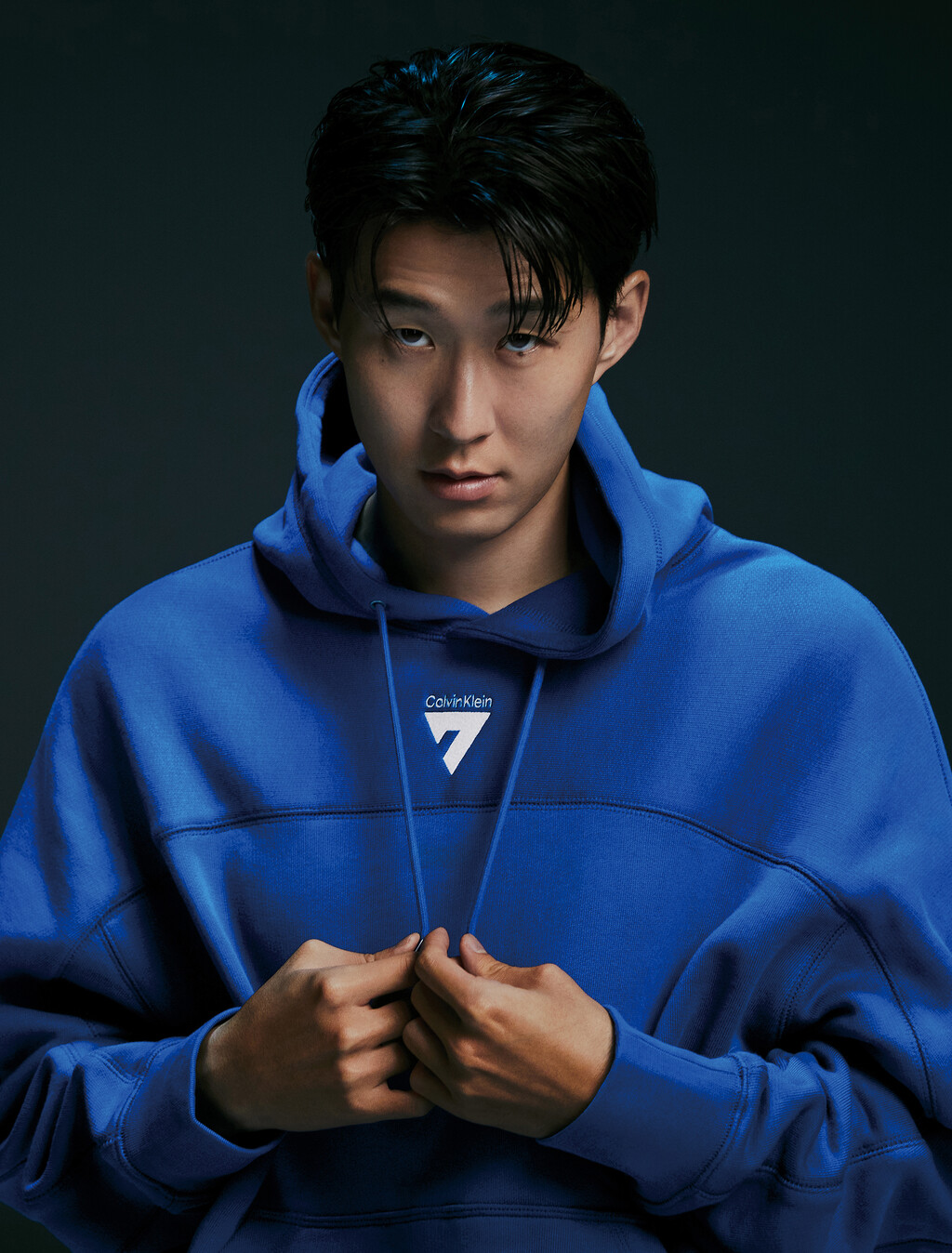 Buy [손흥민 캡슐] 남성 릴렉스 후드티셔츠 in color BLUE