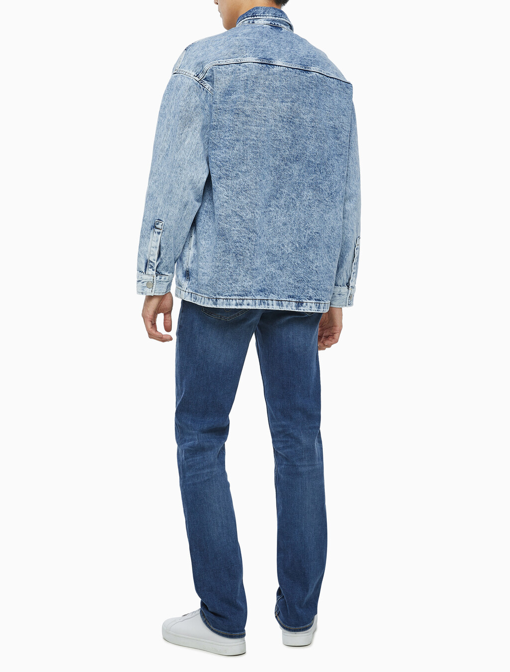 Buy 남성 오버사이즈 라이트 워시 셔츠 자켓 in color CHALKY BLUE