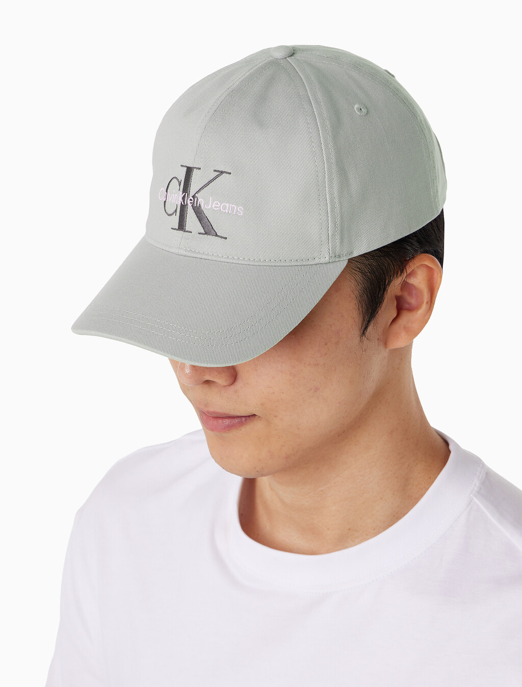 Buy 남녀공용 CKJ 모노그램 엠브로이더리 볼캡 in color MIRAGE GRAY