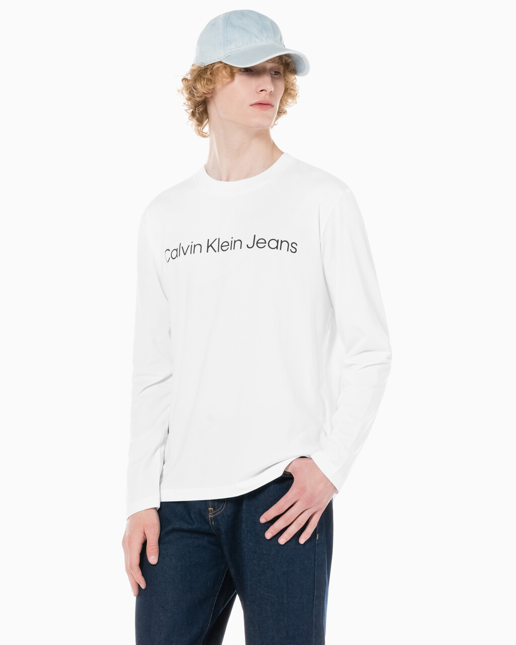Buy 남성 레귤러핏 인스티튜셔널 긴팔 티셔츠 in color BRIGHT WHITE