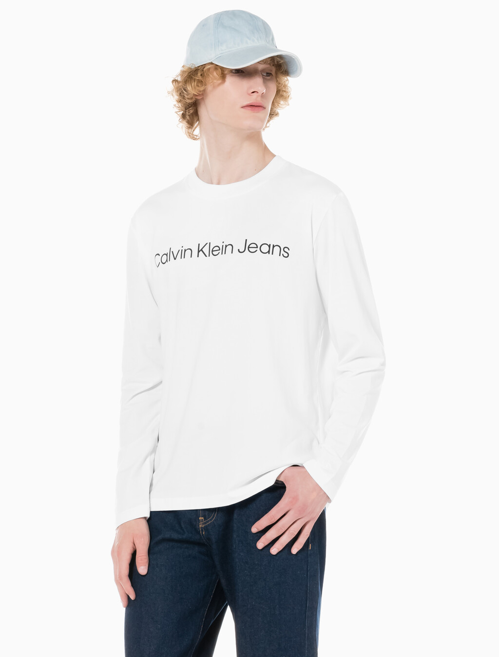 Buy 남성 레귤러핏 인스티튜셔널 긴팔 티셔츠 in color BRIGHT WHITE