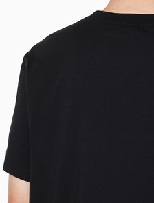 Buy 남성 이지핏 아카이브 로고 반팔 티셔츠 in color BLACK