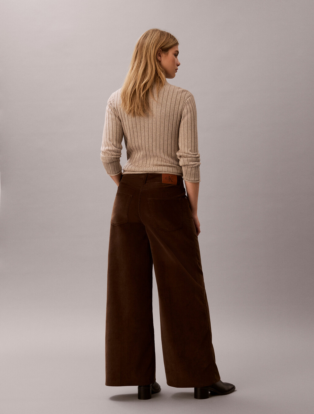 Buy 여성 코듀로이 와이드 레그 팬츠 in color Brown