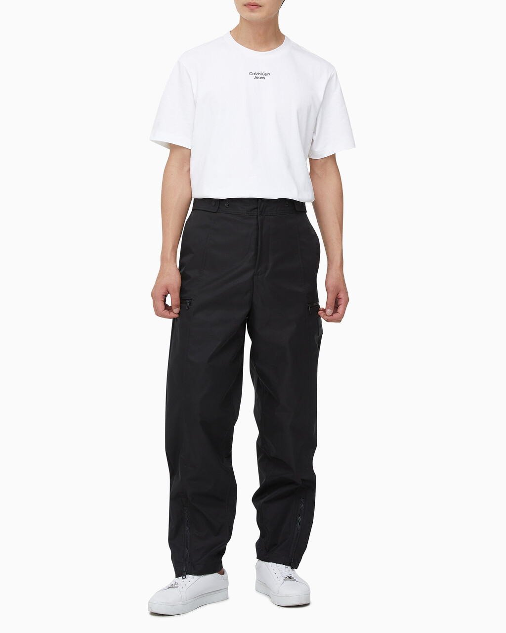 Buy 남성 지퍼 카코 팬츠 in color CK BLACK