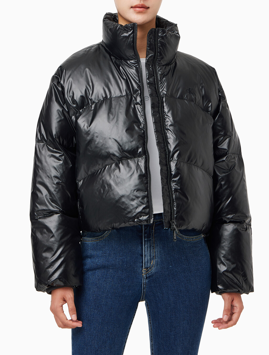 Buy 여성 크롭 글로시 커브드 퀼팅 다운 푸퍼 in color CK BLACK