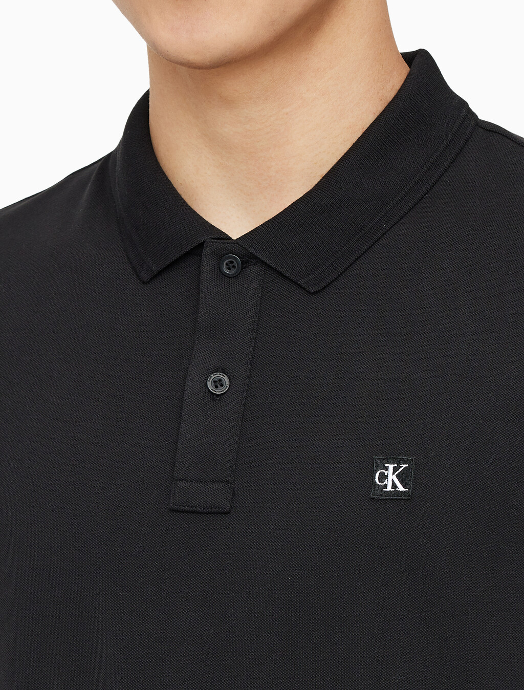 Buy 남성 슬림핏 CK 로고 뱃지  폴로 티셔츠 in color CK BLACK