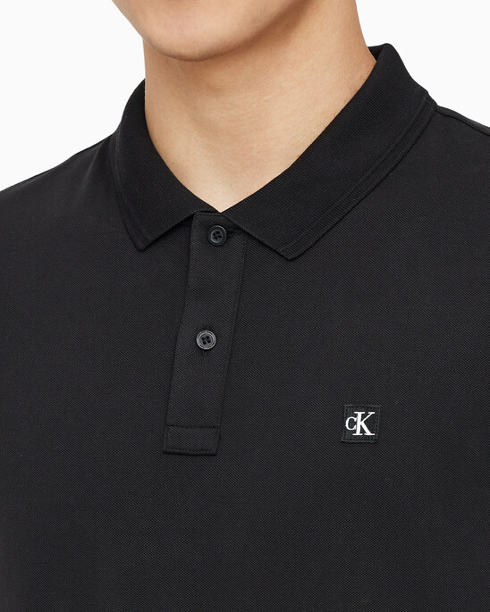 남성 슬림 CK 로고 뱃지 폴로 티셔츠