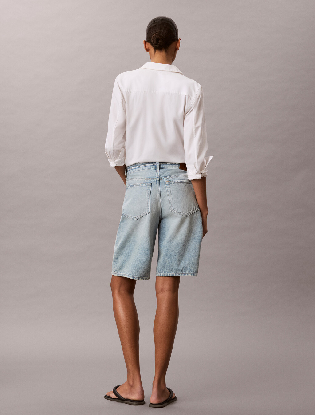 Buy 여성 릴렉스 버뮤다 데님 쇼츠 in color Light Grey