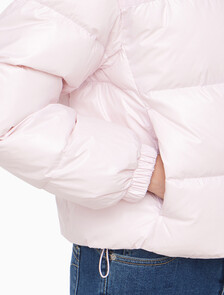 Buy 여성 매트 블라킹 샤인 다운 자켓 in color Pink