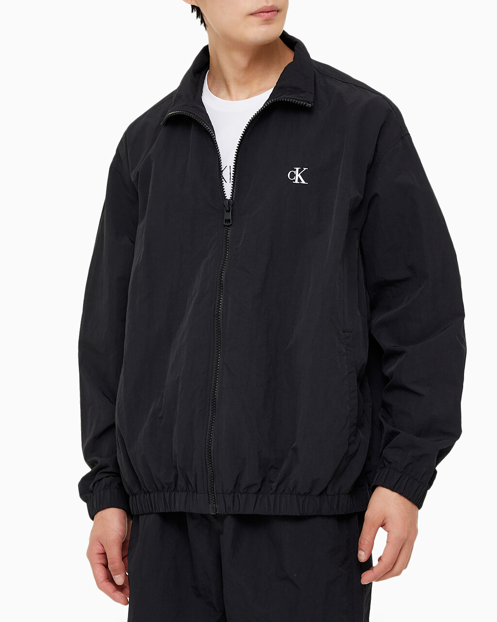 Buy 남성 윈드 브레이커 재킷 in color CK BLACK