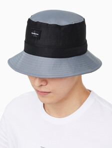 Buy 남성 CKJ 스포츠 에센셜 버킷햇 in color OVERCAST GREY