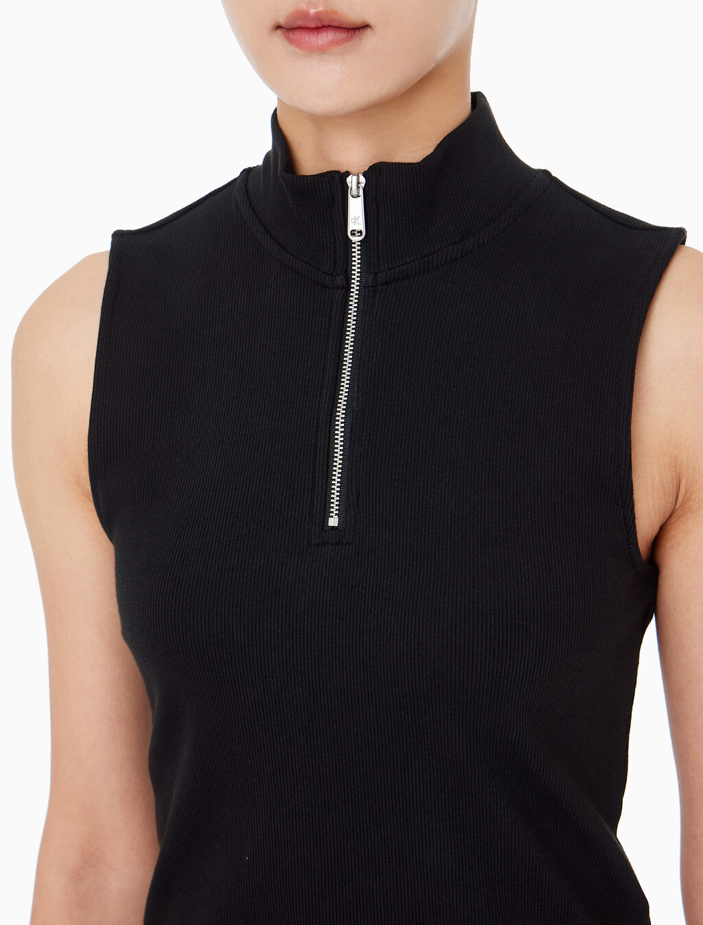 Buy 여성 우븐라벨 슬리브리스 하프 집업 탑 in color BLACK
