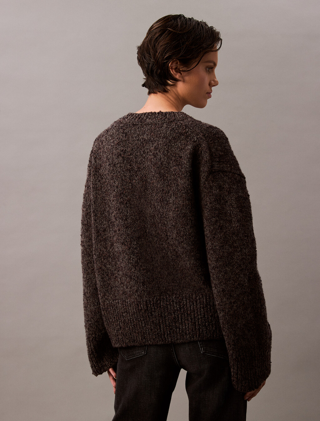 Buy 여성 텍스처드 멜란지 울 브이넥 스웨터 in color BROWN