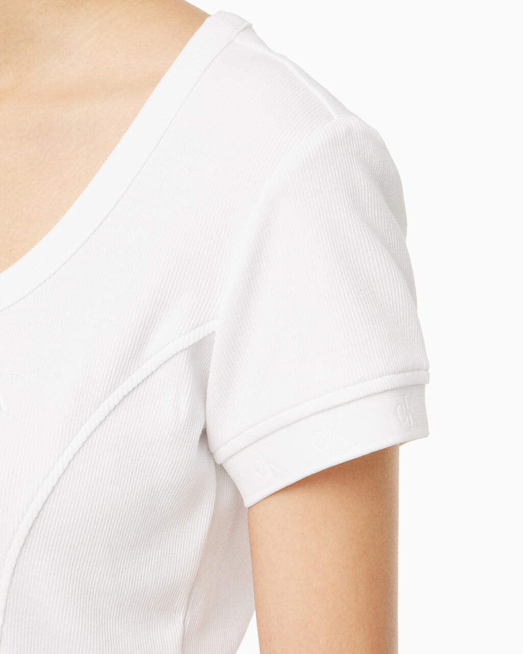 Buy 여성 엠보스 로고 U넥 크롭 반팔 티셔츠 in color BRIGHT WHITE