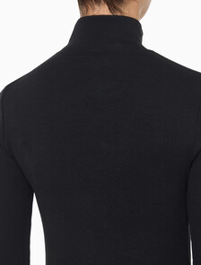 Buy 여성 L/S 우븐 라벨 터틀넥 티셔츠 in color BLACK