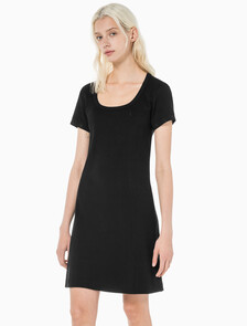 Buy 여성 로고 엠보스 립 반팔 코튼 드레스 in color CK BLACK