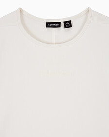 Buy 여성 박시 핏 에센셜 기능성 반팔 티셔츠 in color WHITE