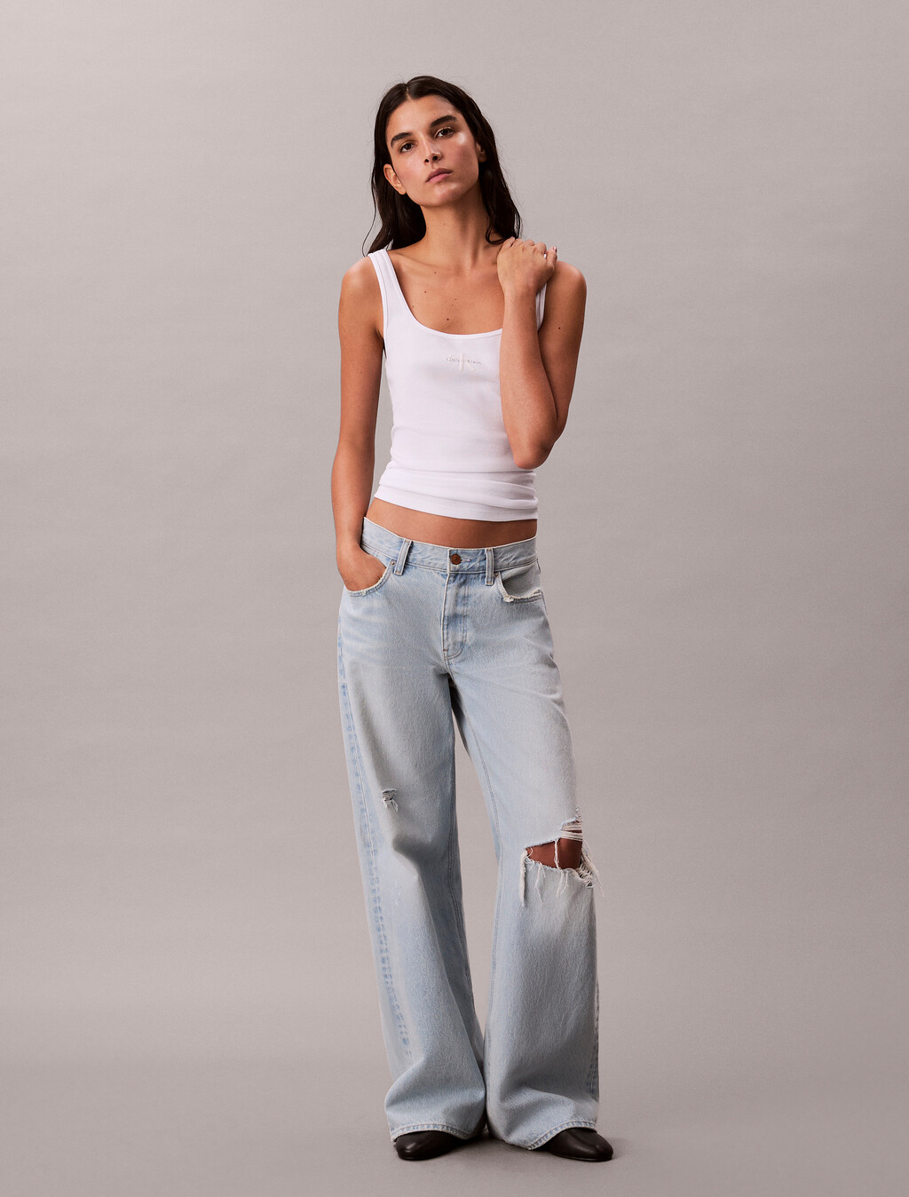 Buy 여성 모노로고 스쿱 립 탱크탑 in color BRILLIANT WHITE