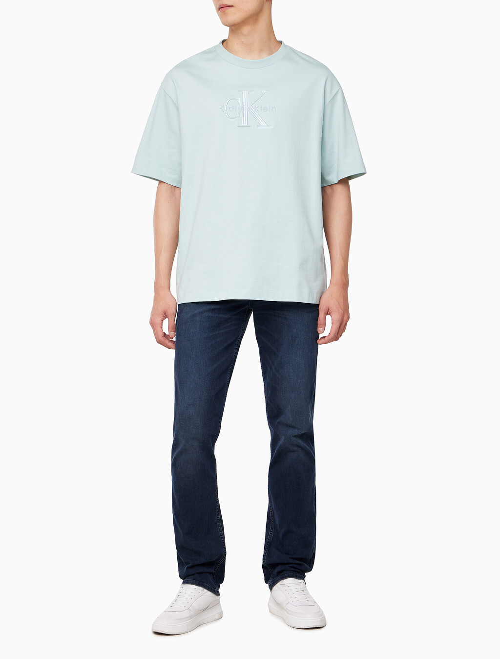 Buy 남성 릴렉스핏 히어로 모노그램 로고 반팔 티셔츠 in color HARBOR GRAY