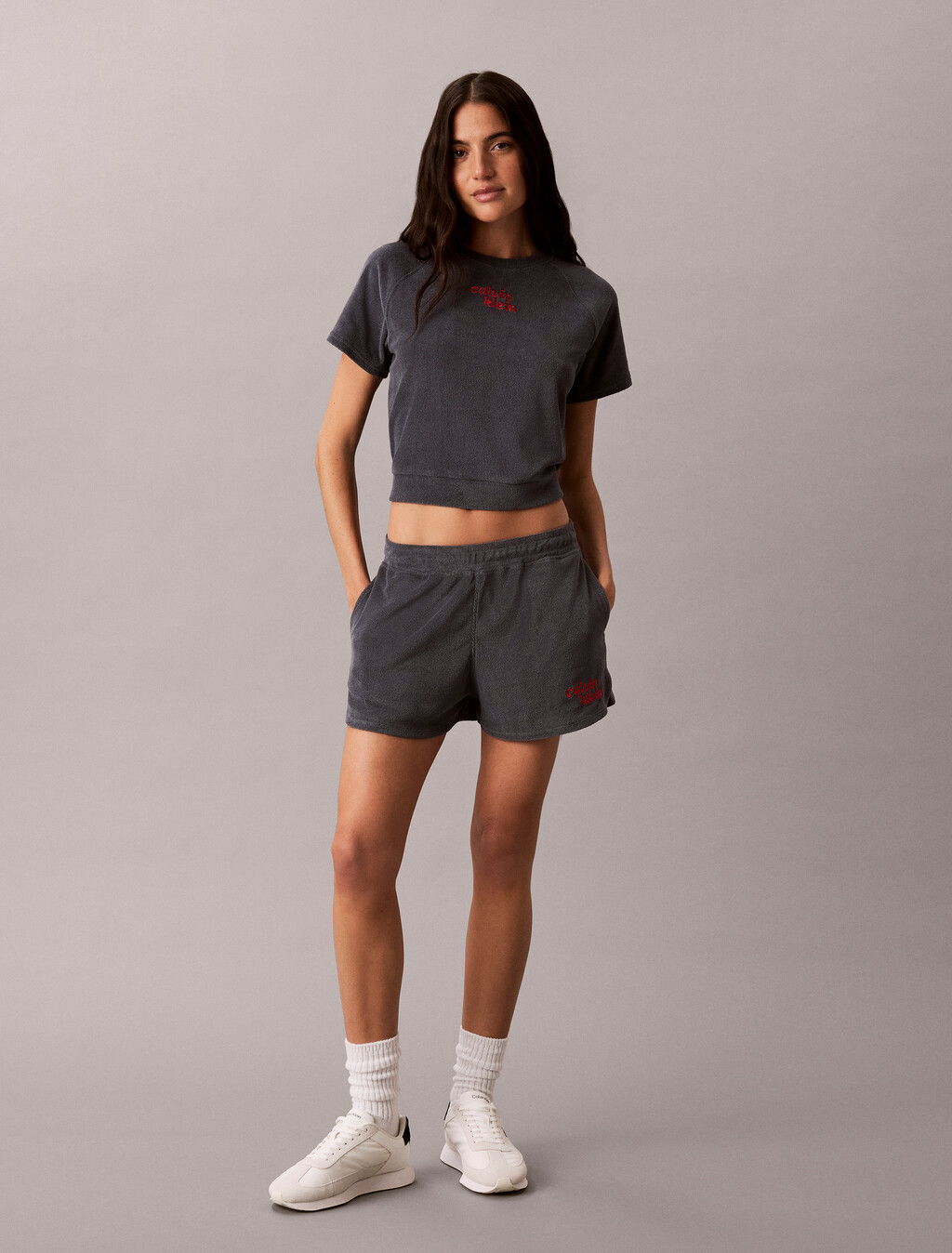 Buy 여성 타올 크롭 스웻셔츠 in color DARK GREY