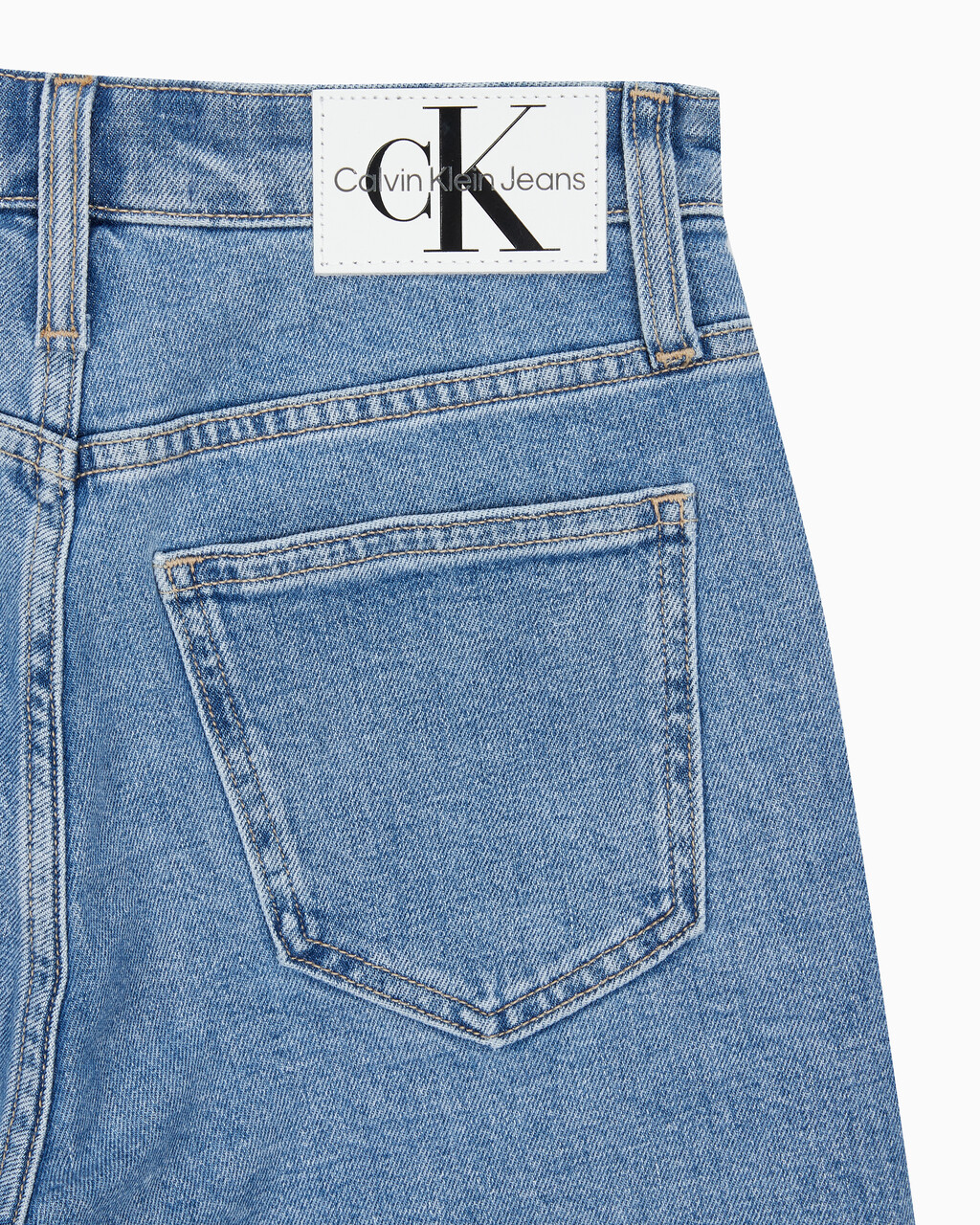 Buy 여성 버뮤다 맘핏 데님 쇼츠 in color 028A CHALKY BLU