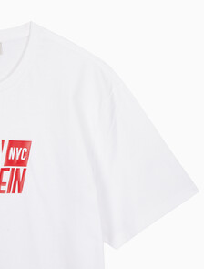 Buy 남성 레귤러핏 스포츠 로고 반팔 티셔츠 in color BRILLIANT WHITE