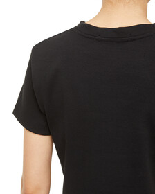 Buy 여성 로고 뱃지 크롭 반팔 티셔츠 in color CK BLACK