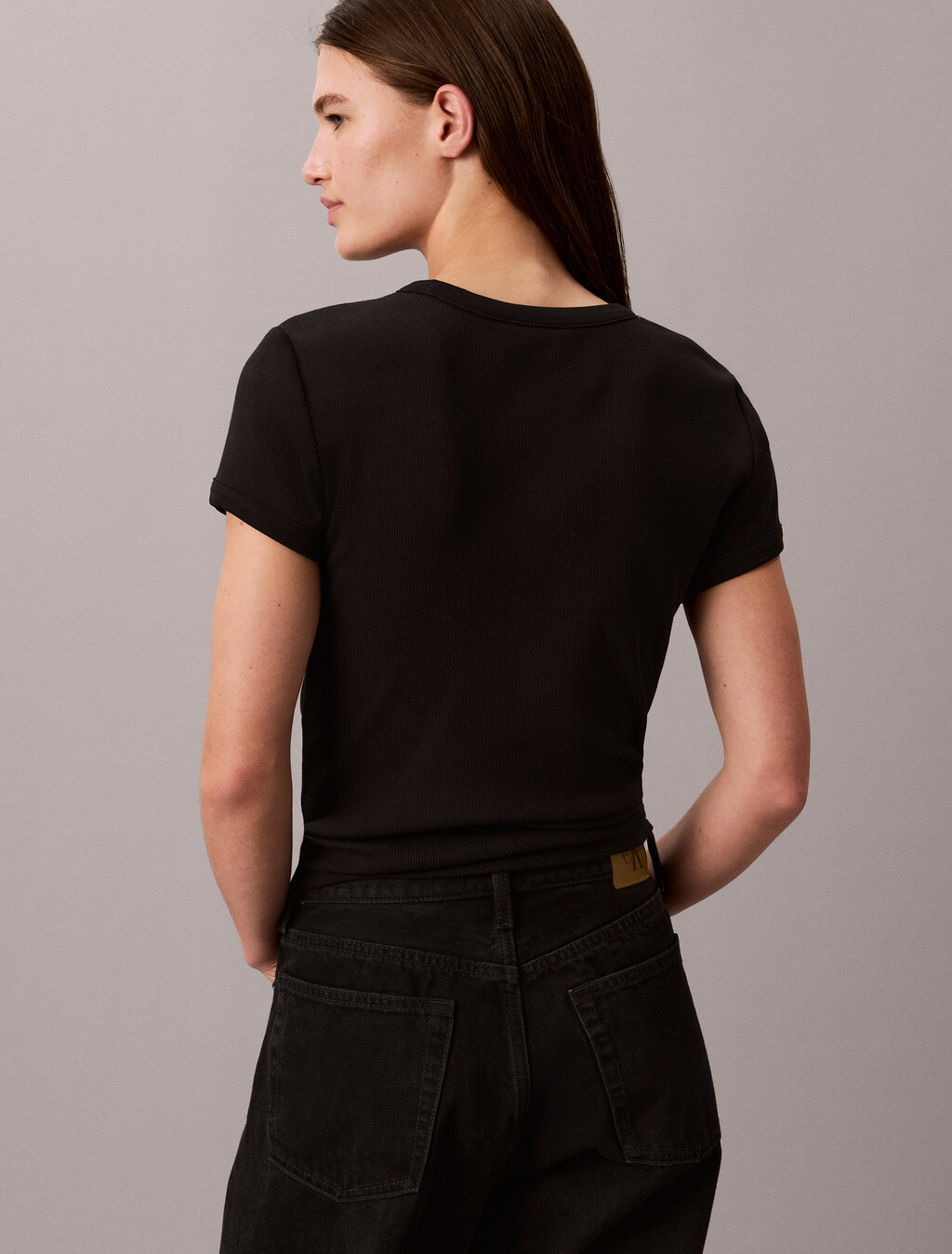 Buy 여성 베이비 립 로고 티 in color BLACK