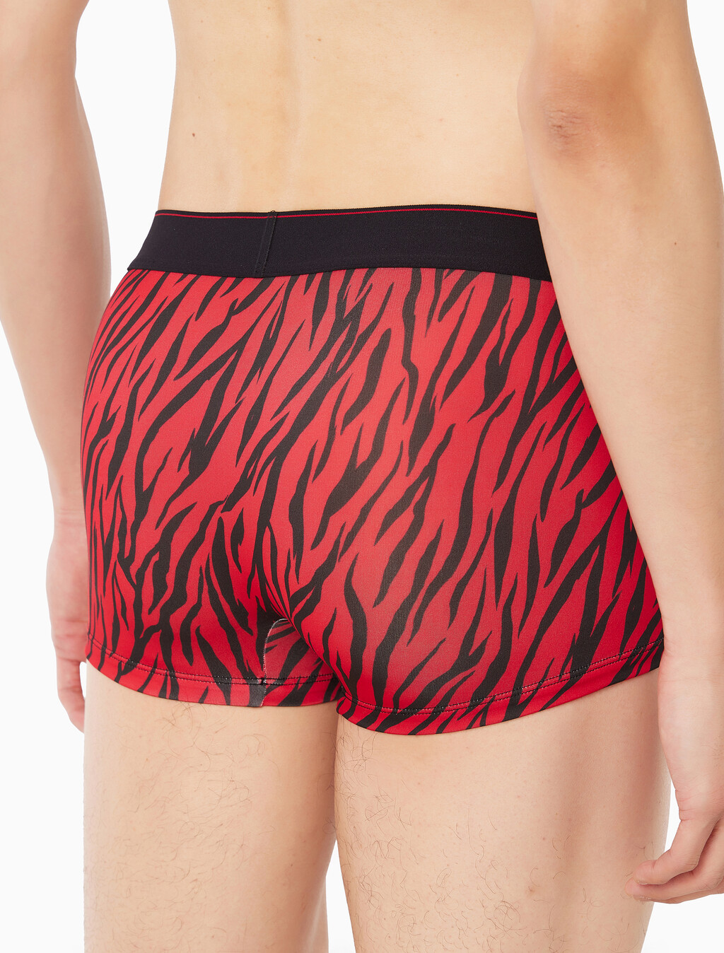 Buy 남성 CK 그래픽 마이크로 로우 라이즈 트렁크 in color Red Print