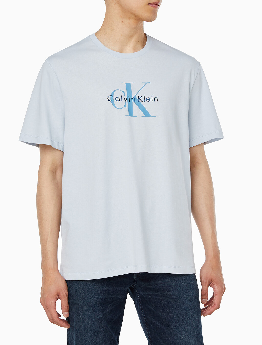 Buy 남성 레귤러핏 히어로 모노그램 로고 반팔 티셔츠 in color LIGHT BLUE