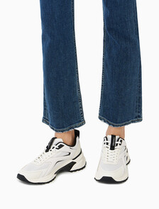 Buy 여성 트레일블레이저 하이크 런 메쉬 슈즈 in color WHITE