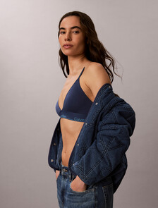 Buy 여성 CK 엠블럼 라인 퀼티드 자켓 in color Blue