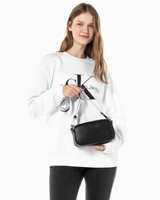 Buy 여성 CKJ 채널 모노 웨빙 카메라백 in color BLACK