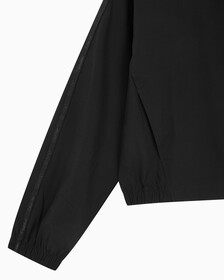 Buy 여성 리플렉티브 로고 레귤러 핏 윈드브레이커 in color BLACK