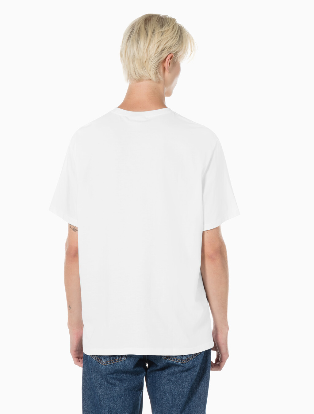 Buy 남성 레귤러핏 히어로 모노그램 로고 반팔 티셔츠 in color BRILLIANT WHITE