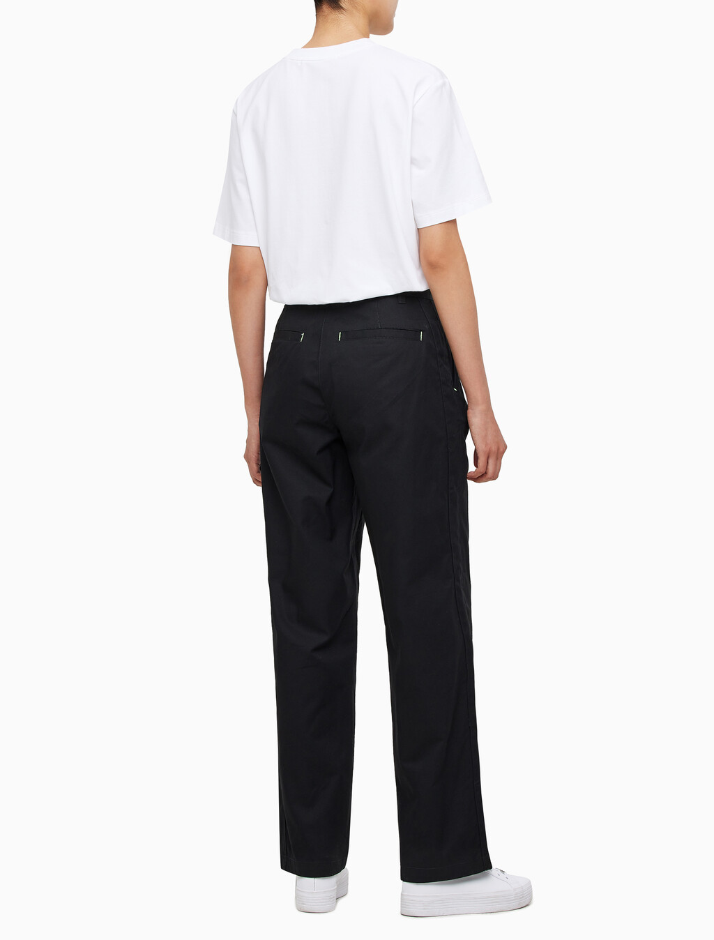 Buy 여성 폴드 반드 치노 팬츠 in color CK BLACK