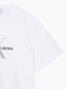 Buy 남성 레귤러핏 히어로 모노그램 로고 반팔 티셔츠 in color BRILLIANT WHITE