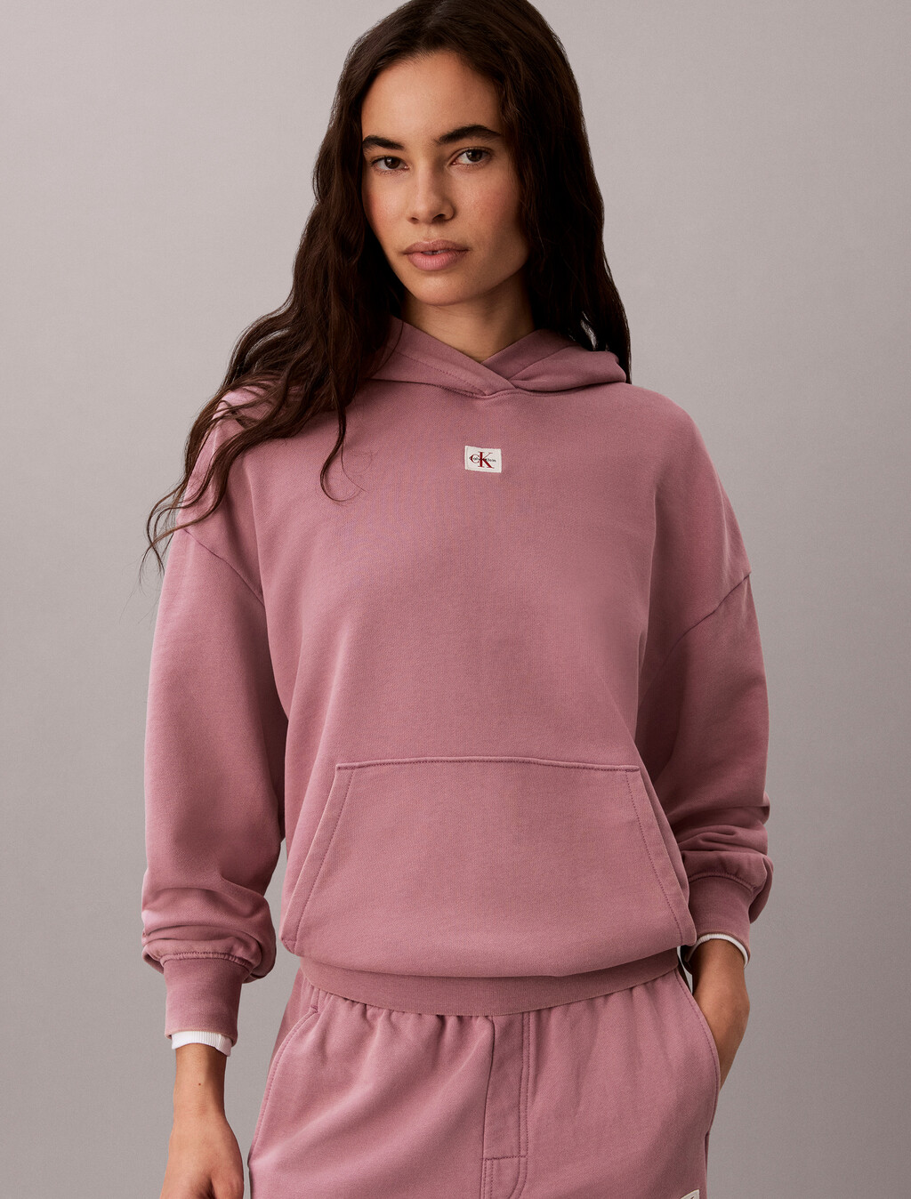 Buy 여성 우븐라벨 워시드 테리 후디 in color DUSKY ORCHID