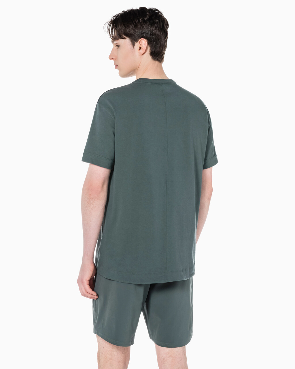 Buy 남성 리플렉티브 로고 릴렉스 핏 기능성 반팔 티셔츠 in color URBAN CHIC