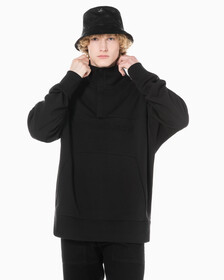 Buy 남성 인스티튜셔널 엠보스드 하프집업 스웻셔츠 in color CK BLACK