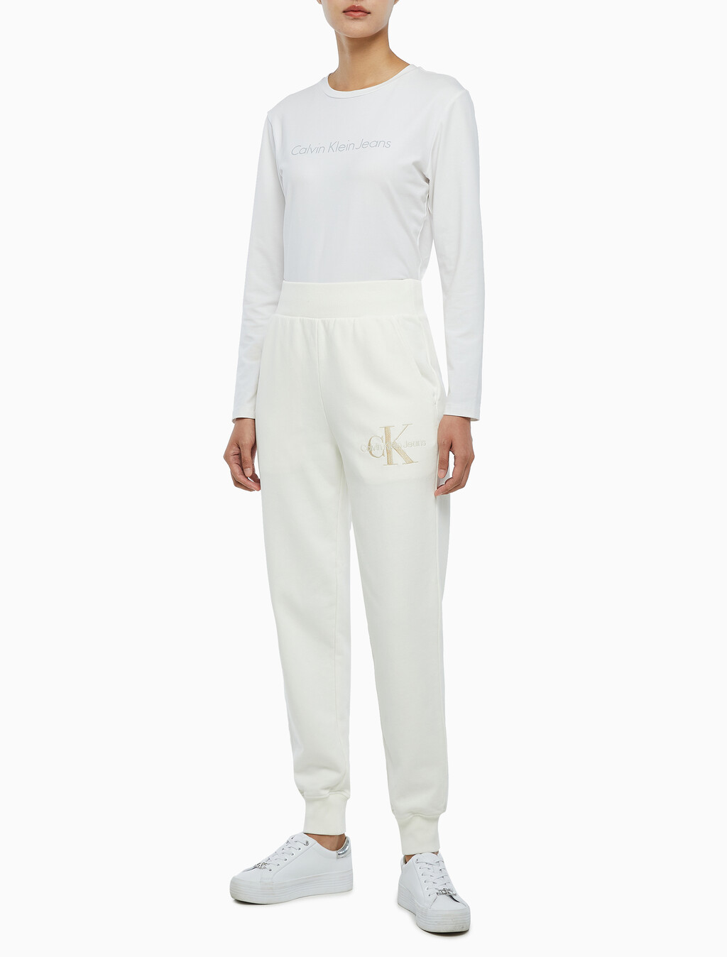Buy 여성 미네랄 다이 모노로고 조거 팬츠 in color WHITE