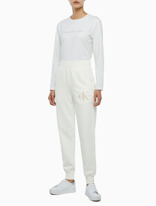 Buy 여성 미네랄 다이 모노로고 조거 팬츠 in color WHITE
