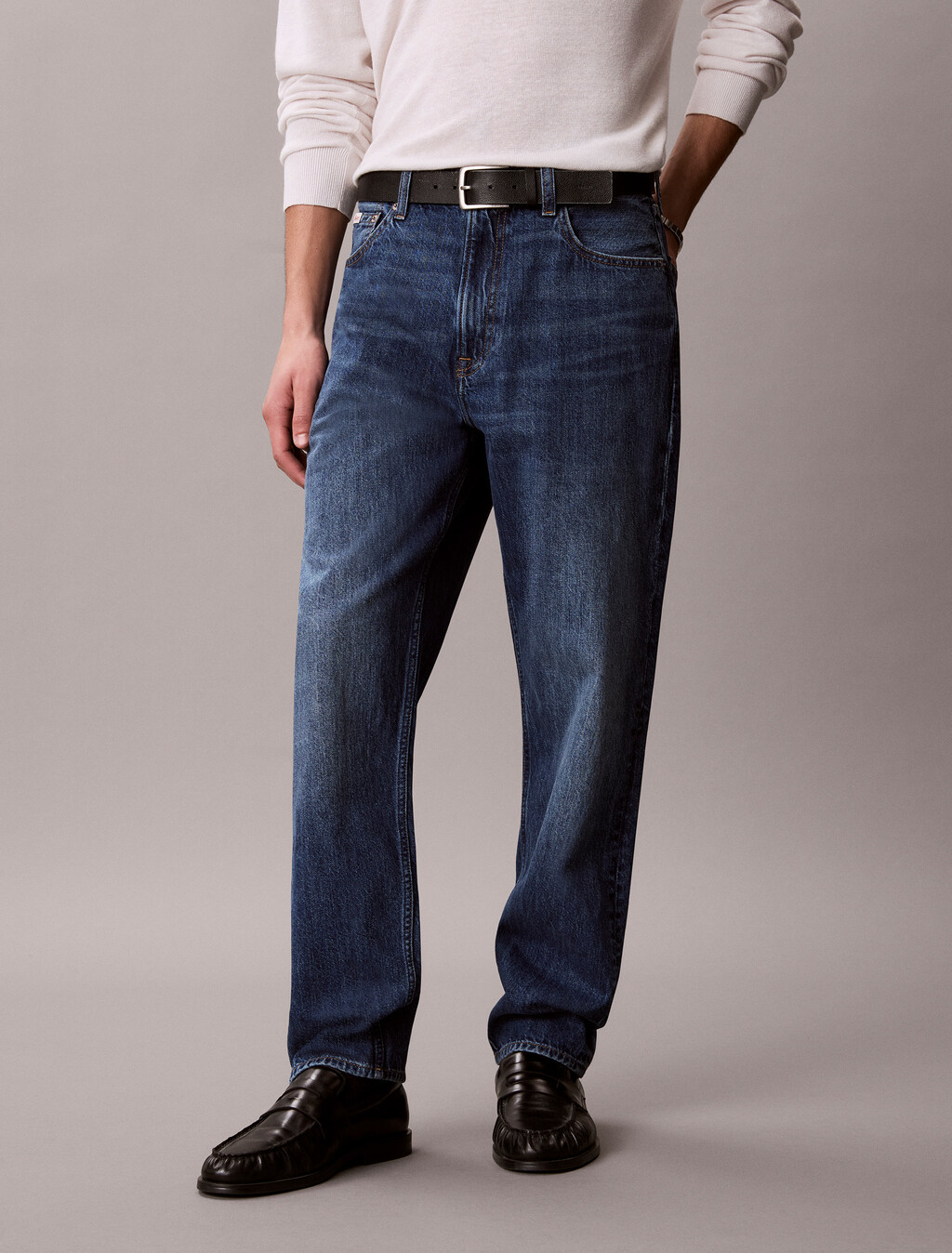 Buy 90S 테이퍼핏 진 in color Blue Black 