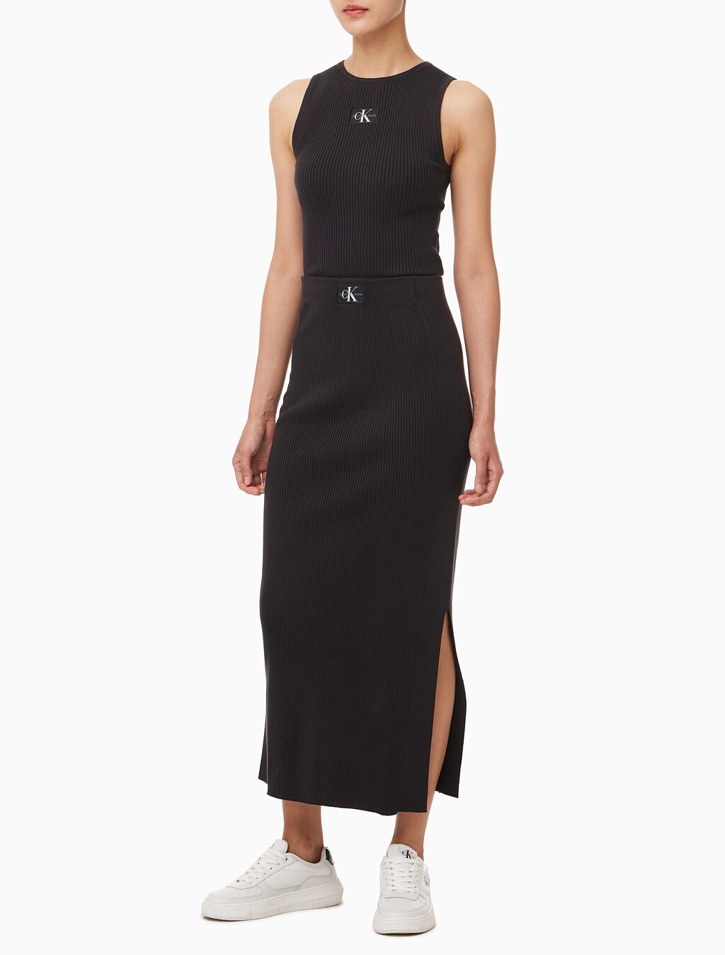 Buy 여성 우븐 라벨 스웨터 스커트 in color CK BLACK