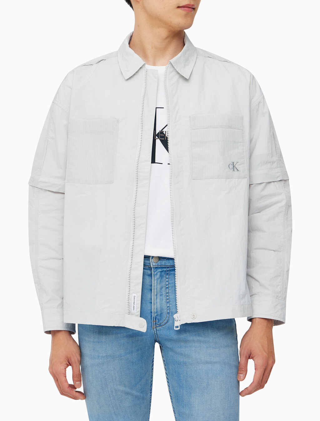 Buy 남성 릴렉스핏 디테처블 유틸리티 셔츠 in color WHITE